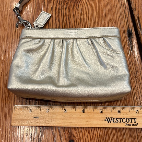 Coach gold leather wristlet - Picture 2 of 5